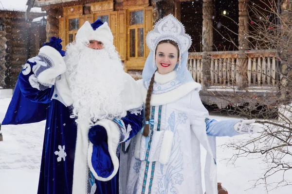 Personajes navideños rusos: Ded Moroz (Padre Frost) y Snegu — Foto de Stock