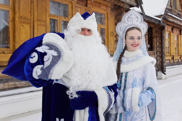 Russian Christmas characters: Ded Moroz (Father Frost) and Snegu — Stock Photo, Image