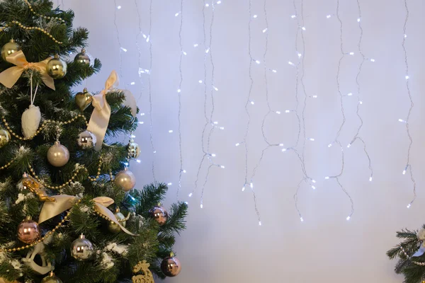 Рождественские украшения в номере — стоковое фото