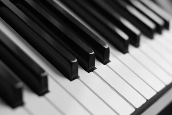 Teclas de piano monocromático — Fotografia de Stock