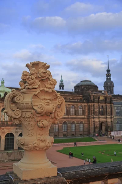 Closeup kamenná socha na palác Zwinger — Stock fotografie