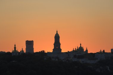 Kiev pechersk lavra batımında altın kubbesi
