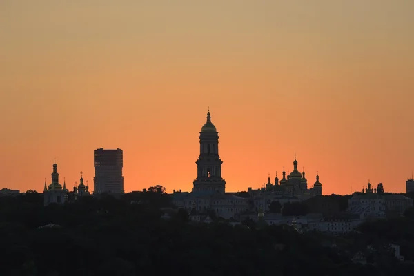 Kiev pechersk lavra com cúpula dourada ao pôr do sol Imagem De Stock