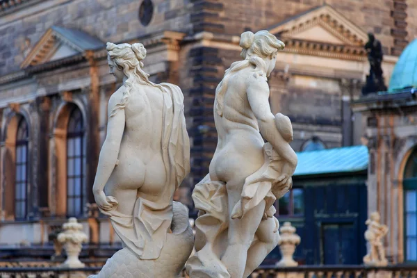 Statue di donne nude vicino Theaterplatz — Foto Stock