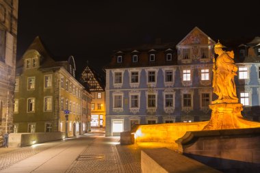 Bamberg gece Kaiserin Kunigunde heykel