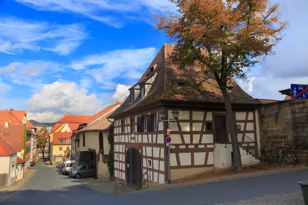 Oude vakwerkhuis in Bamberg straat — Stockfoto