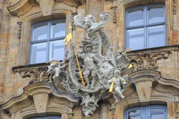 Cavaleiro com lança e anjos com trombetas estátuas em Bamberg — Fotografia de Stock