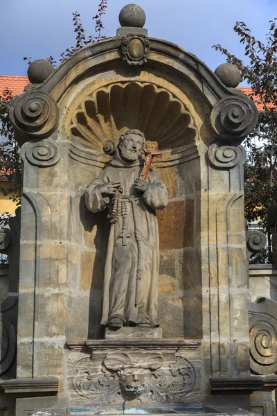 Statua del santo vicino a Kloster Michelsberg (Michaelsberg) in B — Foto Stock