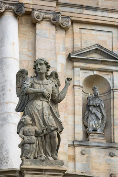 Estatuas cerca de Kloster Michelsberg (Michaelsberg ) — Foto de Stock