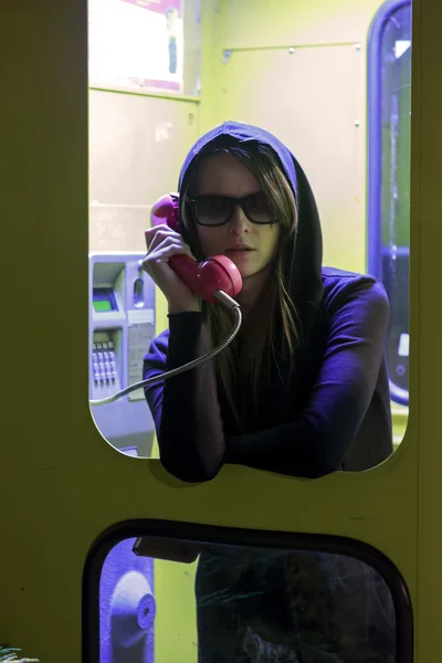 Pretty girl talking on the payphone in telephone booth, Europe — Stock Photo, Image