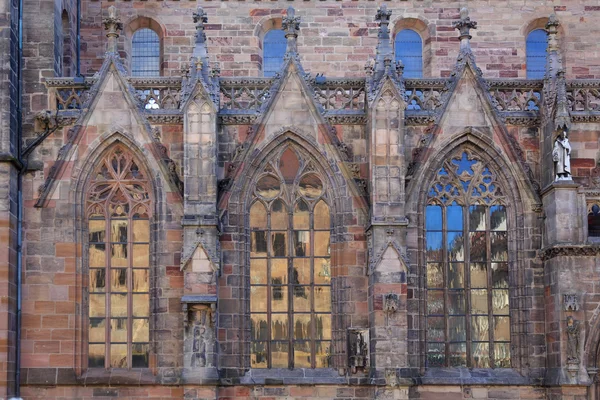 Windows i Saint Sebaldus kyrkan i Nürnberg — Stockfoto