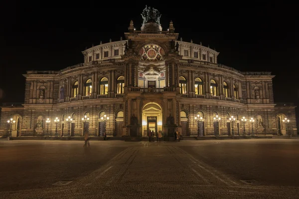 Casa de ópera Semper no Theaterplatz em Dresden — Fotografia de Stock