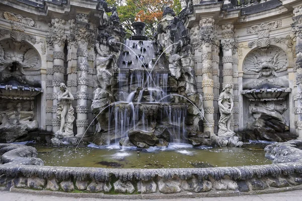 Fountain with faunus statues and streaming water at Zwinger pala — Stock Photo, Image