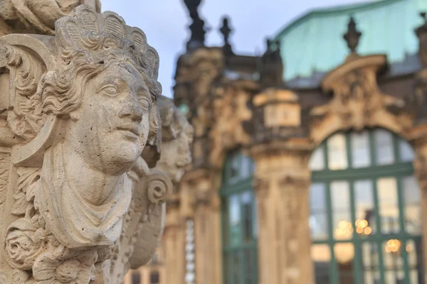 Closeup kamenná socha v paláci Zwinger v Drážďanech — Stock fotografie