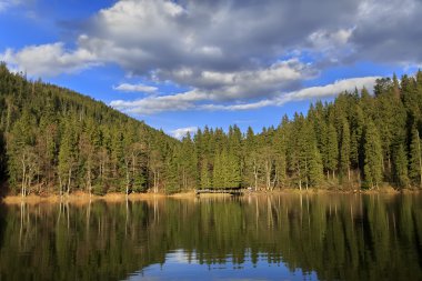 Synevyr Gölü - Urainian Karpat Dağları içinde en derin 