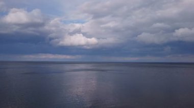 bulutlar, mavi gökyüzü, göl ile Timelapse