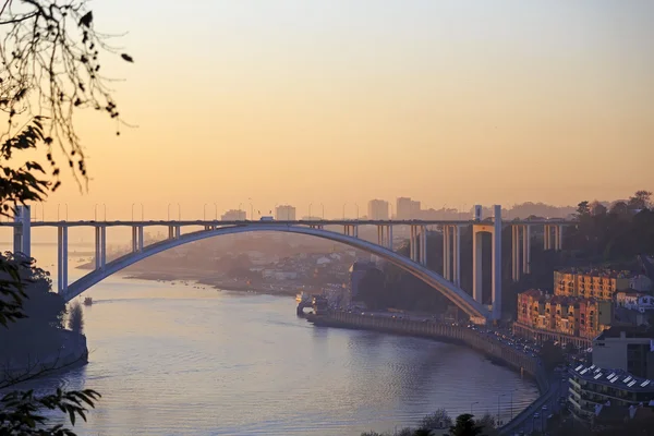 Arrabida arch bridge across river Douro — Stock Photo, Image