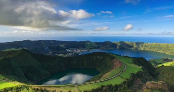 Lagoa de Santiago en Lagoa Azul op San Miguel eiland van de Azoren, timelapse — Stockvideo
