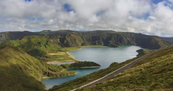 Lagoa do Fogo και καταπράσινη κοιλάδα στο νησί San Miguel Αζόρες, timelapse — Αρχείο Βίντεο