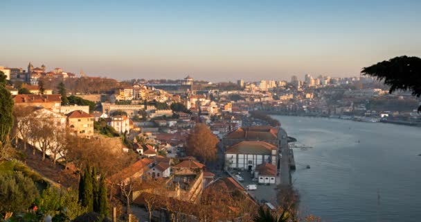 Luis jag bron och hus tak Porto i solnedgången, Portugal — Stockvideo