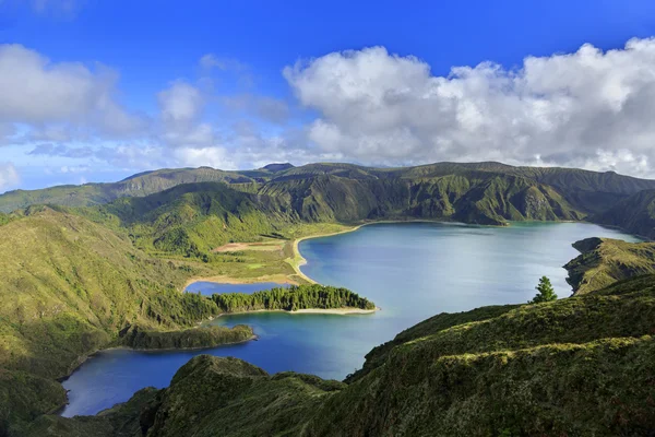 Lagoa do Fogo ve San Miguel Adası'Yeşil Vadi — Stok fotoğraf