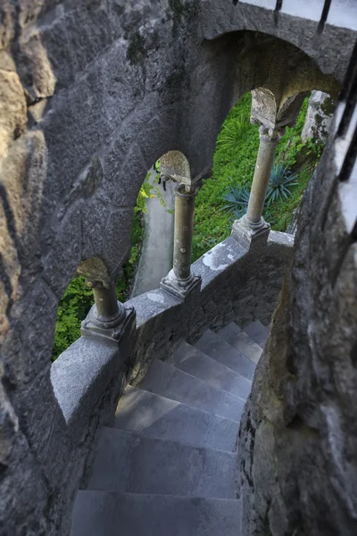 Turmtreppe in der Quinta da Regaleira, Sintra — Stockfoto