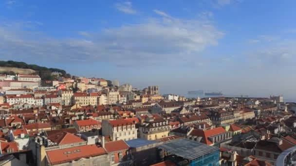 Lisszabon városkép nézet, napsütéses napon a felhők — Stock videók