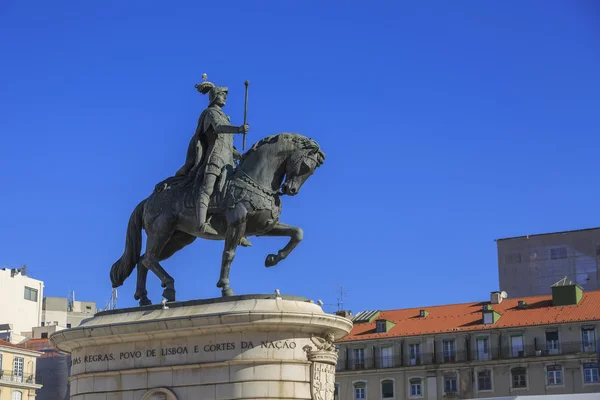 Estátua do Rei José I perto do Centro Histórico de Lisboa no dia ensolarado — Fotografia de Stock