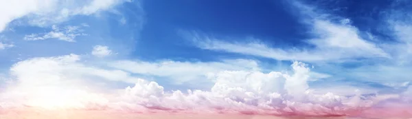 Färgglada himmel och moln — Stockfoto