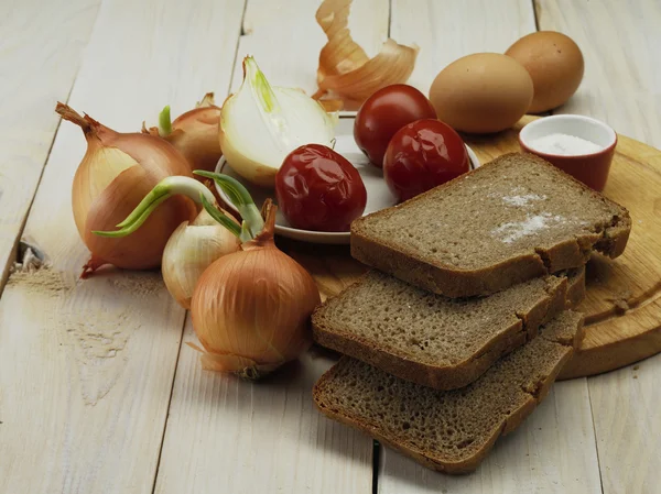 Zwiebeln und Brot — Stockfoto