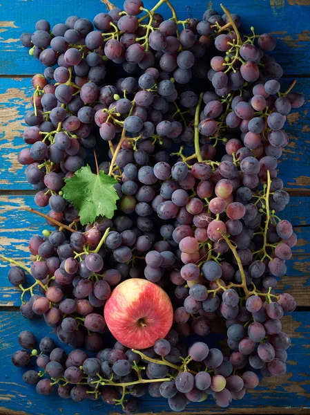 暗いブドウとリンゴ ロイヤリティフリーのストック画像