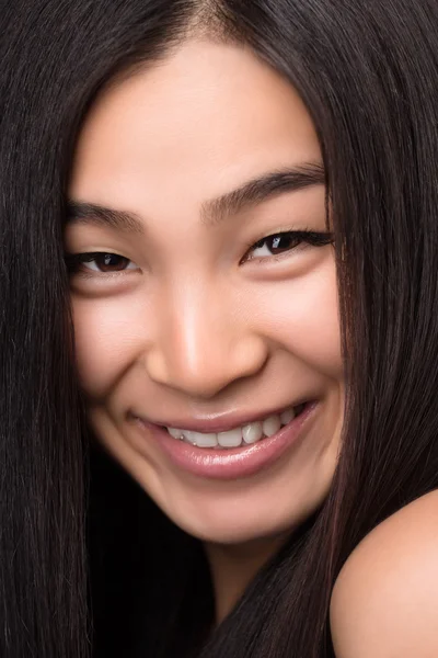 Close-up de mulher asiática sorridente — Fotografia de Stock