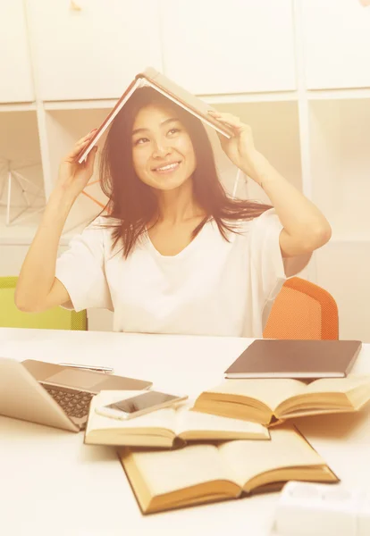 Asiática estudiante jugando —  Fotos de Stock