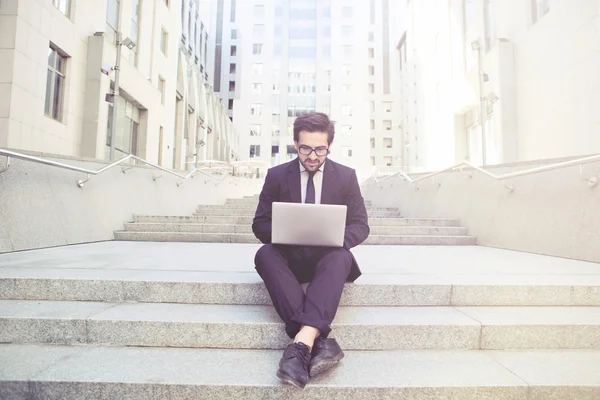 Businessman using laptop computer — Stock Photo, Image