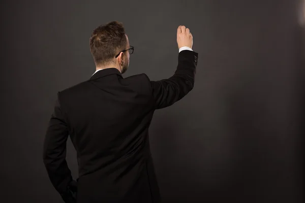 Geschäftsmann im Studio — Stockfoto