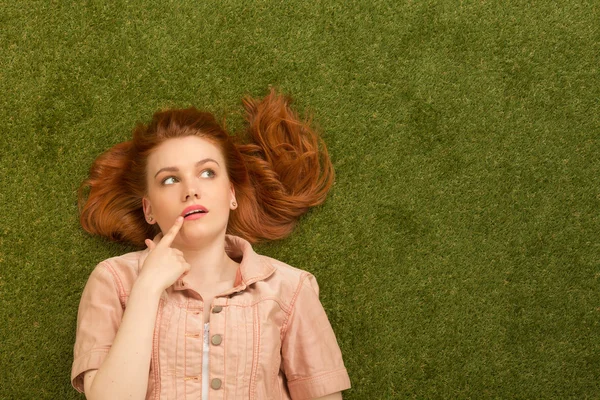 Beautiful woman on grass — Stock Photo, Image