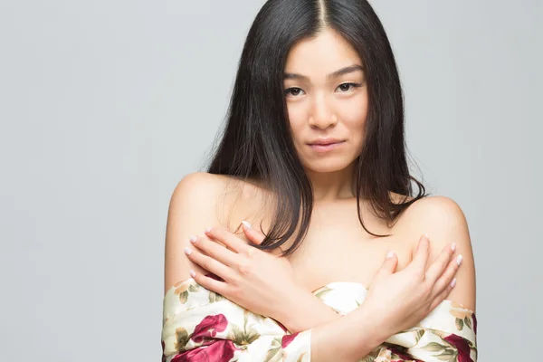Moda asiática dama en vestido en estudio — Foto de Stock
