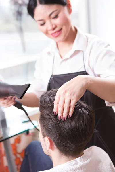 Handsome man in hairdressing saloon — Stock Photo, Image