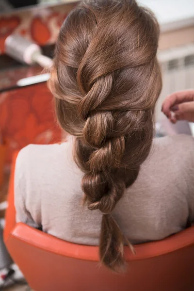 Schöne Dame im Friseursalon — Stockfoto