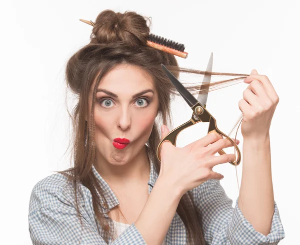 Woman doing hairstyle in studio — Stok fotoğraf