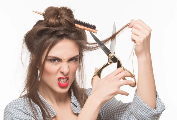 Woman doing hairstyle in studio — Stock fotografie