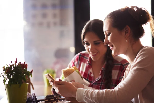 Migliori amiche signore in caffè — Foto Stock