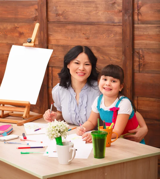 Anne ve kızı çizim — Stockfoto