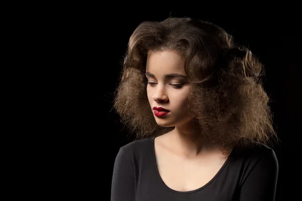 Belle dame avec coiffure moderne — Photo