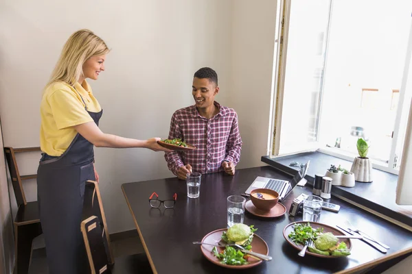 Handsome man in vegan restaurant — Stock Photo, Image