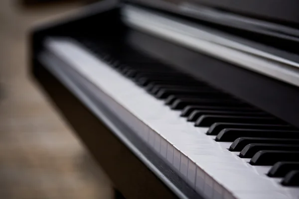 Primer plano del teclado del piano —  Fotos de Stock