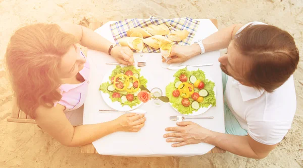 Coppia matura all'aperto — Foto Stock