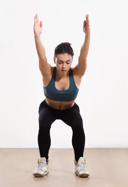 Yoga mulher isolada no fundo branco — Fotografia de Stock