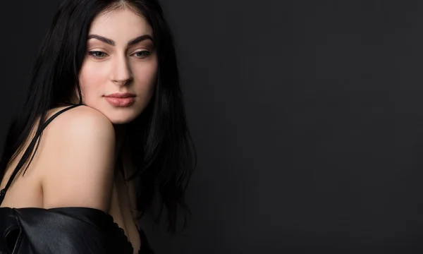 Kobieta model Skincare piękny pozowanie Studio — Zdjęcie stockowe