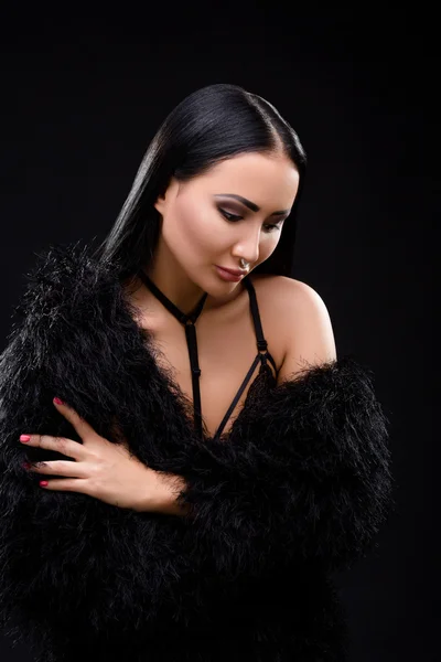 Morena dama en el estudio — Foto de Stock